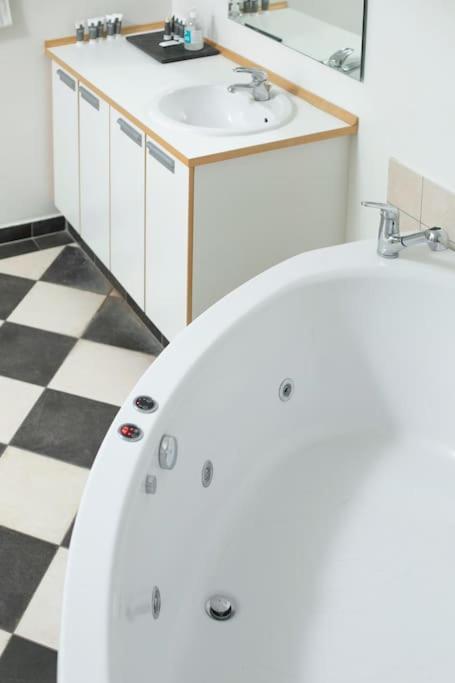 Large & Bright 3Br Apartment W Whirlpool Near Metro København Ngoại thất bức ảnh